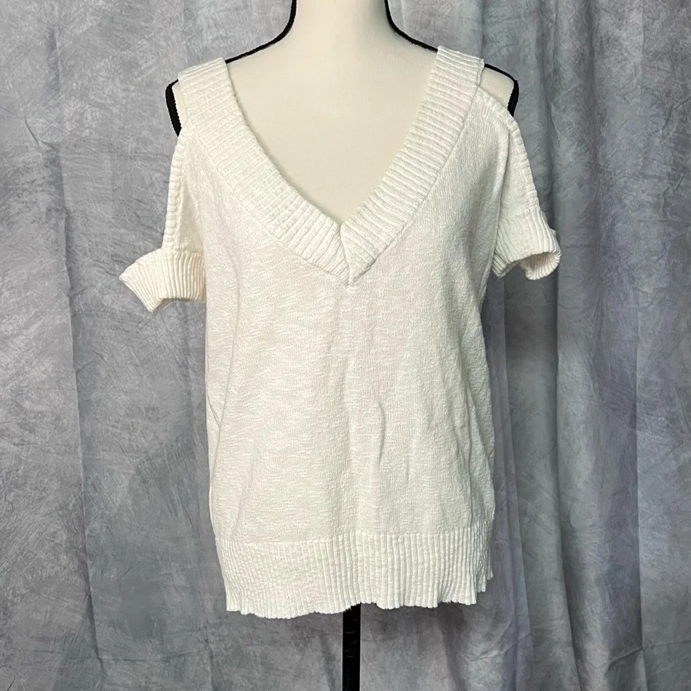 Fate White V-Neck Cold Shoulder Short Sleeve Sweater - size Medium
